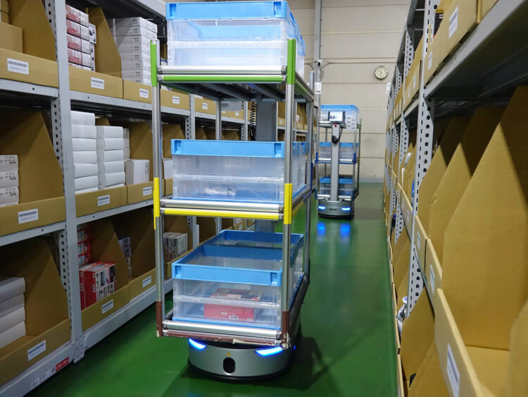 自律型協働ロボット「PEER100」