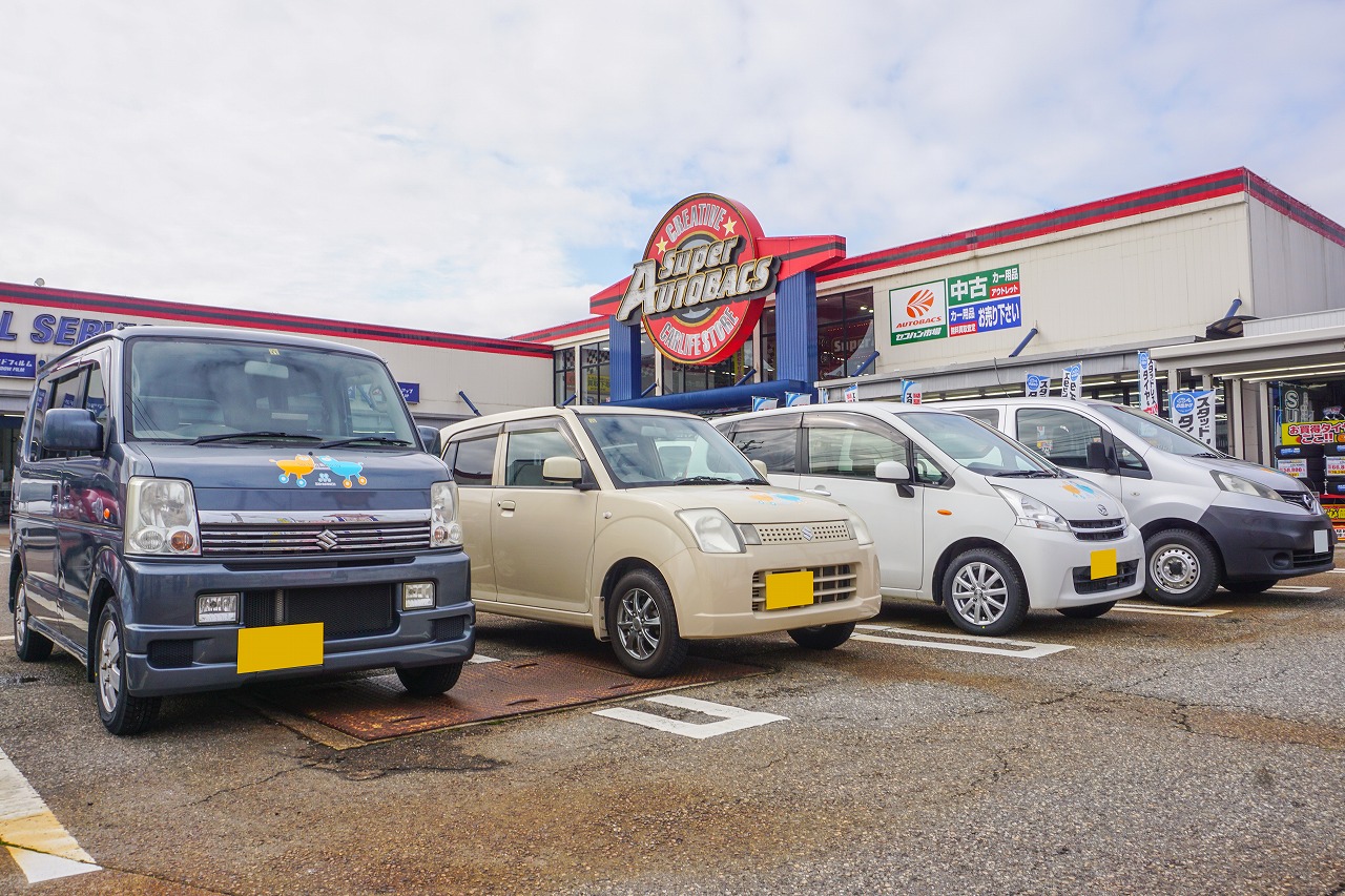 スーパーオートバックス・高岡（富山県高岡市）にて引き渡しを実施した寄贈車両