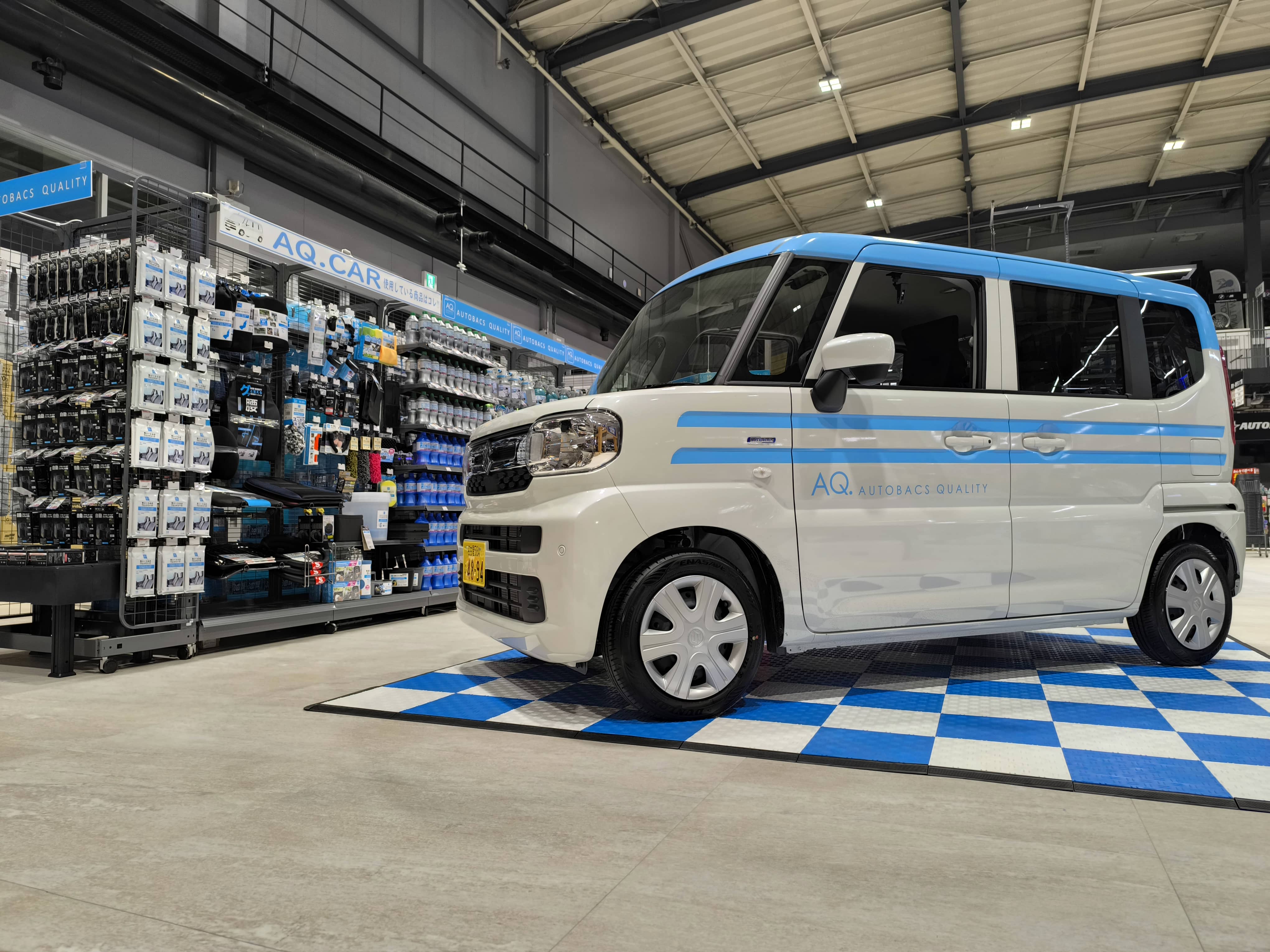AQ.の車内外の用品などを試せるデモカー