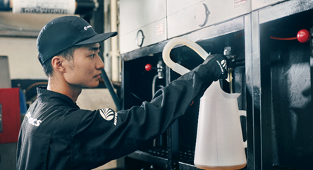 橋口 巧(はしぐち たくみ)
多様な車に挑む唯一無二の整備士へ