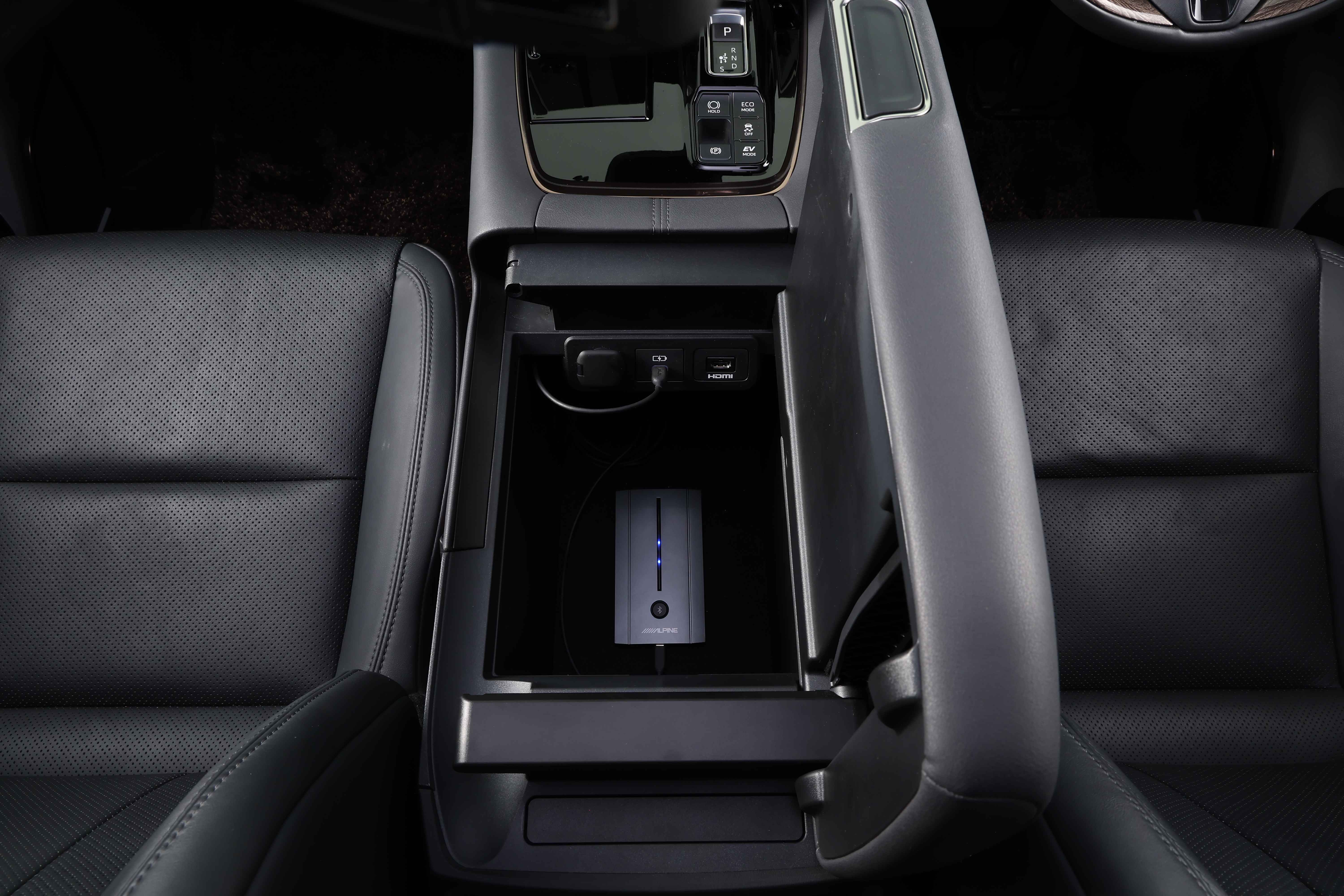 Compactly designed to fit inside the center console box. No installation work is required, allowing for quick and easy setup.
